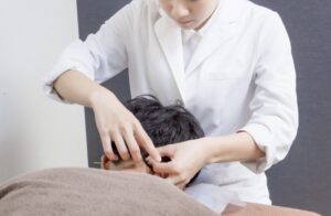 首周りへの鍼施術